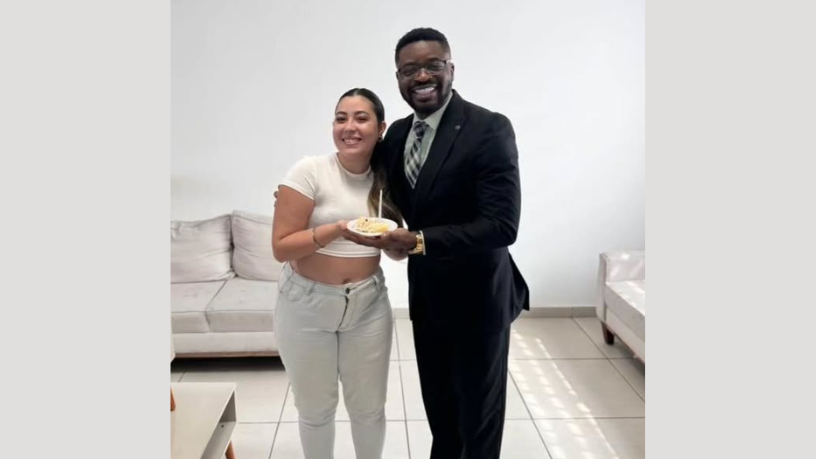 Oluwatosin Tolulope Ajidahun destaca os riscos do consumo elevado de cafeína para a ovulação e para a saúde dos espermatozoides.