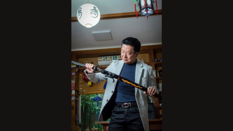 Milton Seigi Hayashi celebra o charme dos automóveis clássicos, onde cada detalhe conta uma história.