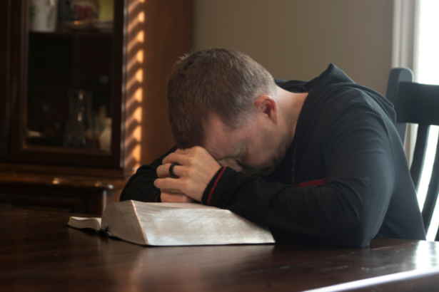 A oração mental como caminho de interioridade segundo Jose Eduardo De Oliveira e Silva.